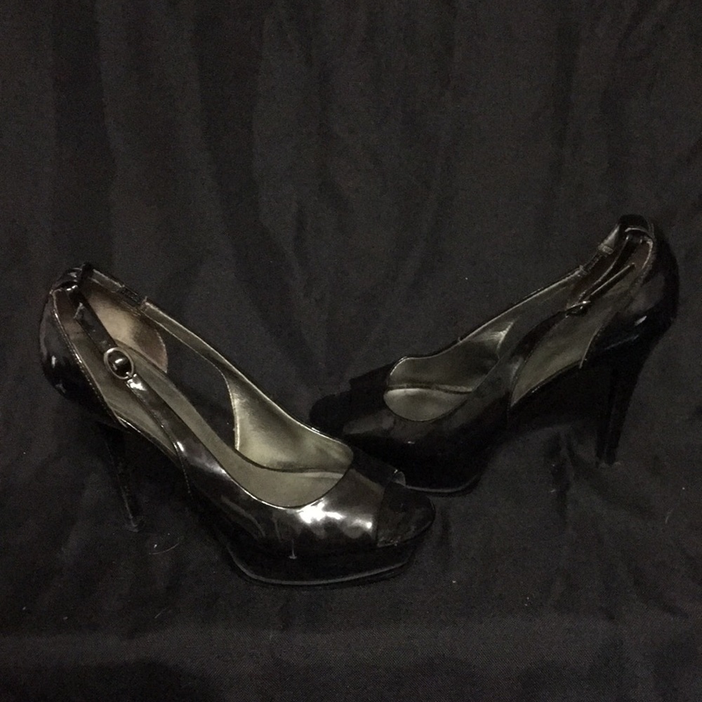 Guess - Picture 3 of 5